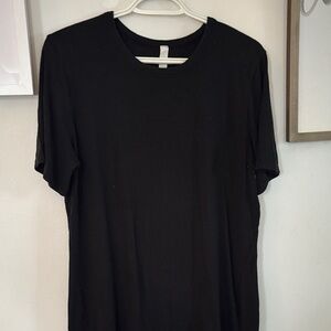 Lululemon women’s Classic Black Crewneck  T-Shirt